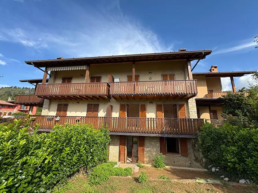 Immagine 2 di Appartamento in vendita  in Via dei Noccioli a Ardesio