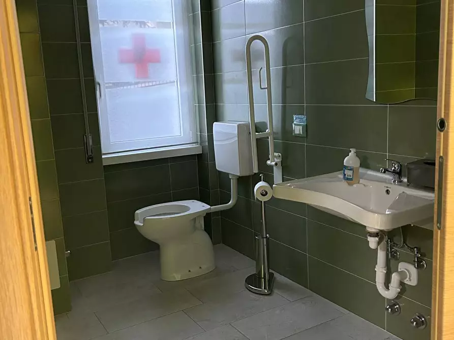 Immagine 6 di Ufficio in vendita  a Cantù