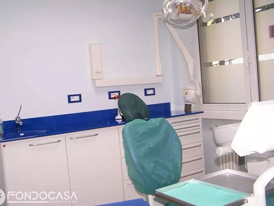 Immagine 10 di Ufficio in vendita  a Cantù
