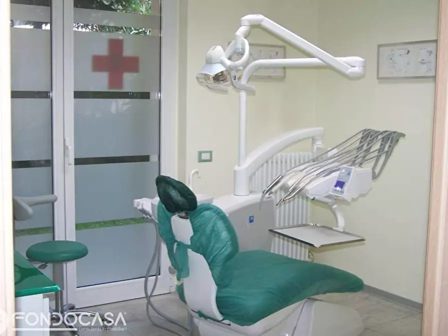 Immagine 17 di Ufficio in vendita  a Cantù