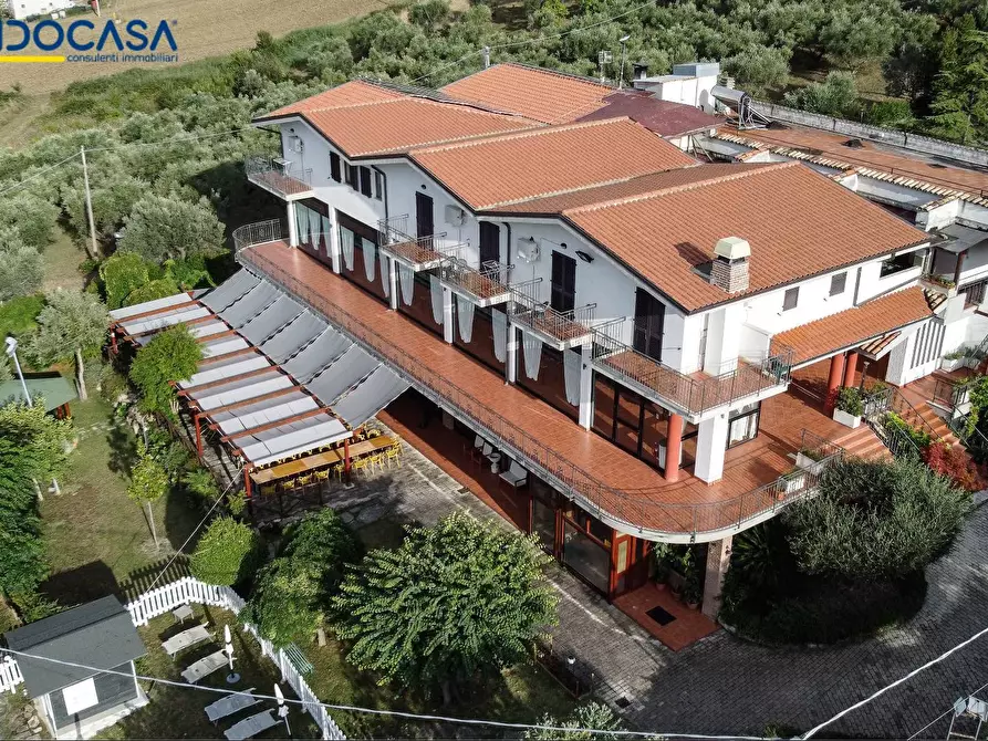 Immagine 13 di Attività commerciale in vendita  in Contrada della fonte 11 a Ancarano