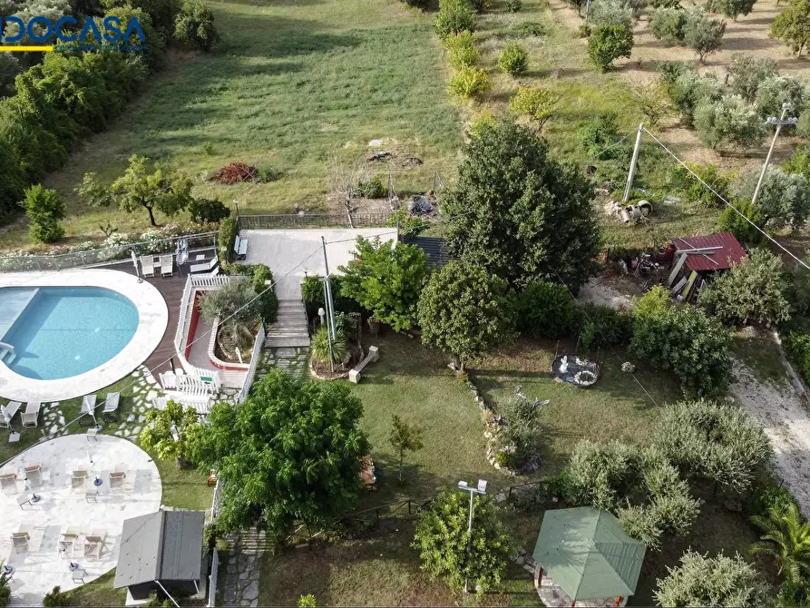 Immagine 15 di Attività commerciale in vendita  in Contrada della fonte 11 a Ancarano