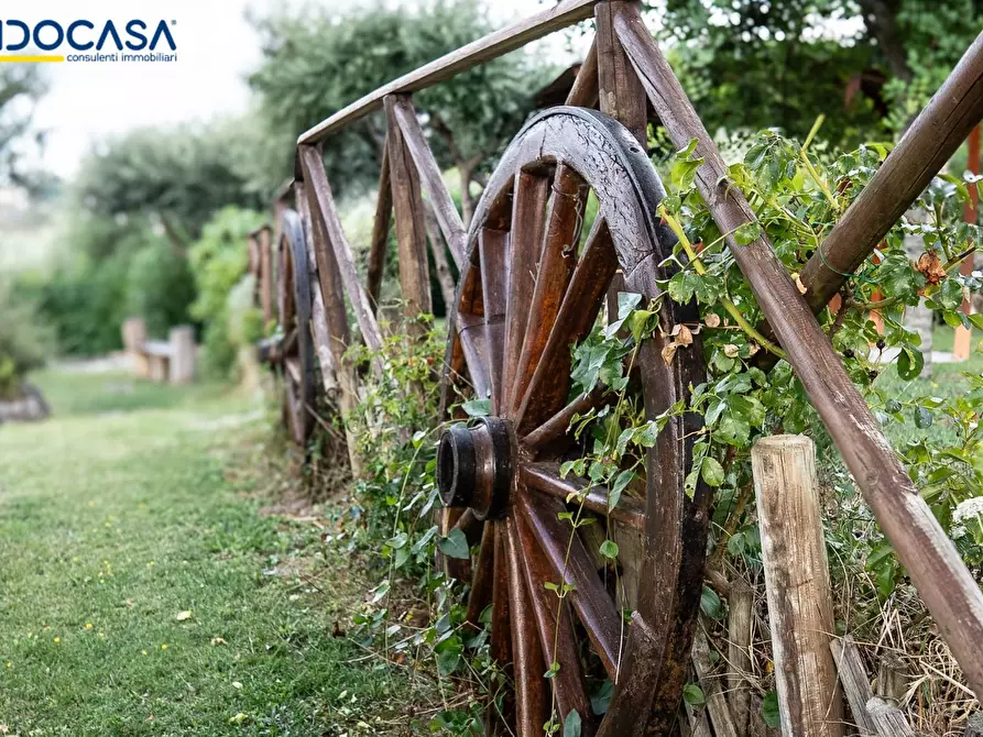 Immagine 35 di Attività commerciale in vendita  in Contrada della fonte 11 a Ancarano