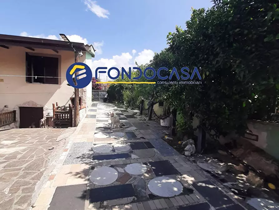 Immagine 1 di Villa in vendita  in via carafiello a Giugliano In Campania