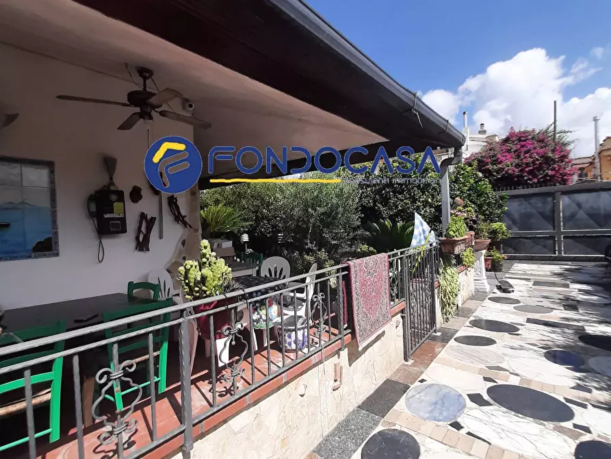 Immagine 2 di Villa in vendita  in via carafiello a Giugliano In Campania