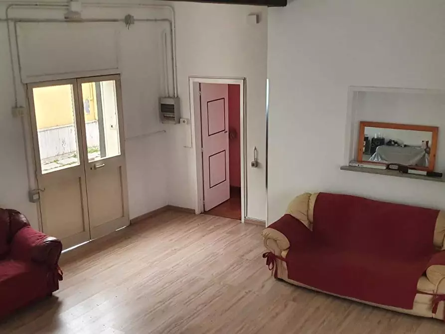 Immagine 9 di Locale commerciale in vendita  in via tito minniti 24 a Arnesano