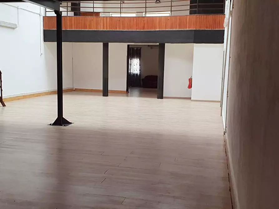 Immagine 11 di Locale commerciale in vendita  in via tito minniti 24 a Arnesano