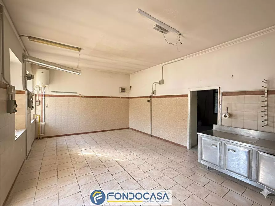 Immagine 5 di Locale commerciale in vendita  a Cazzago San Martino