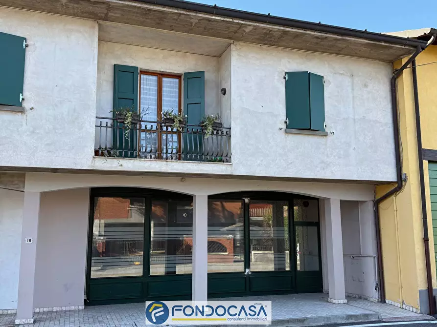 Immagine 2 di Locale commerciale in vendita  a Cazzago San Martino