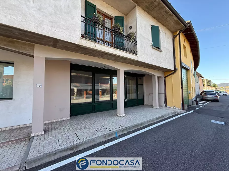 Immagine 3 di Locale commerciale in vendita  a Cazzago San Martino