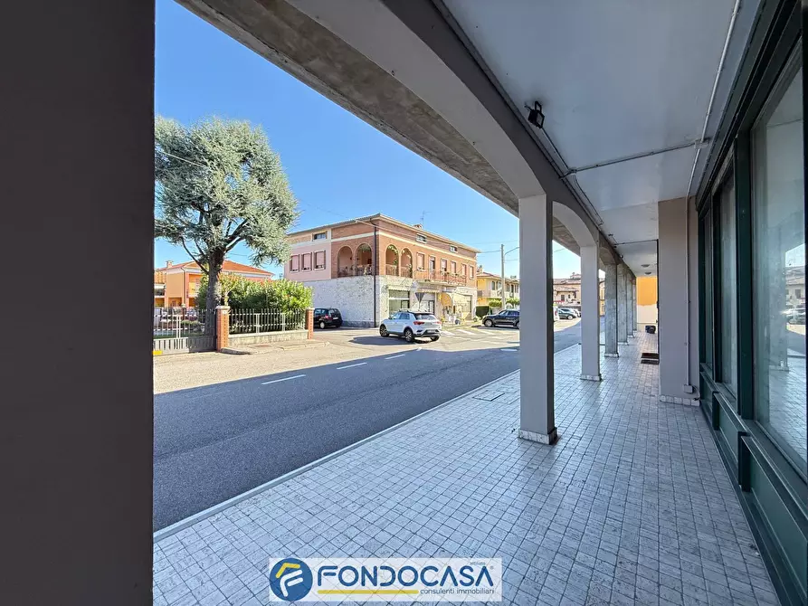 Immagine 5 di Locale commerciale in vendita  a Cazzago San Martino
