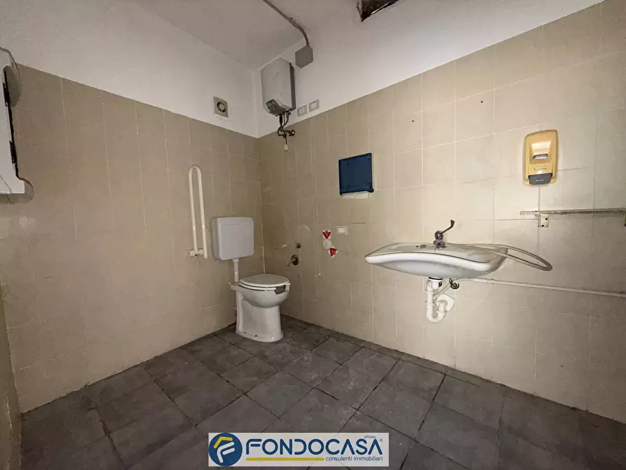 Immagine 16 di Locale commerciale in vendita  a Cazzago San Martino