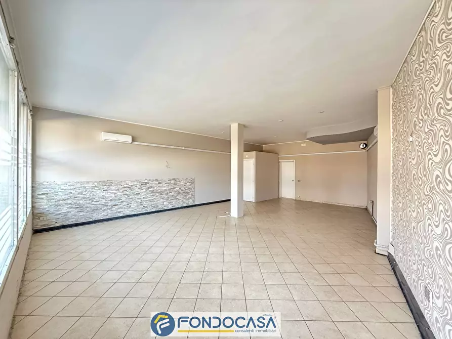 Immagine 10 di Locale commerciale in vendita  a Cazzago San Martino