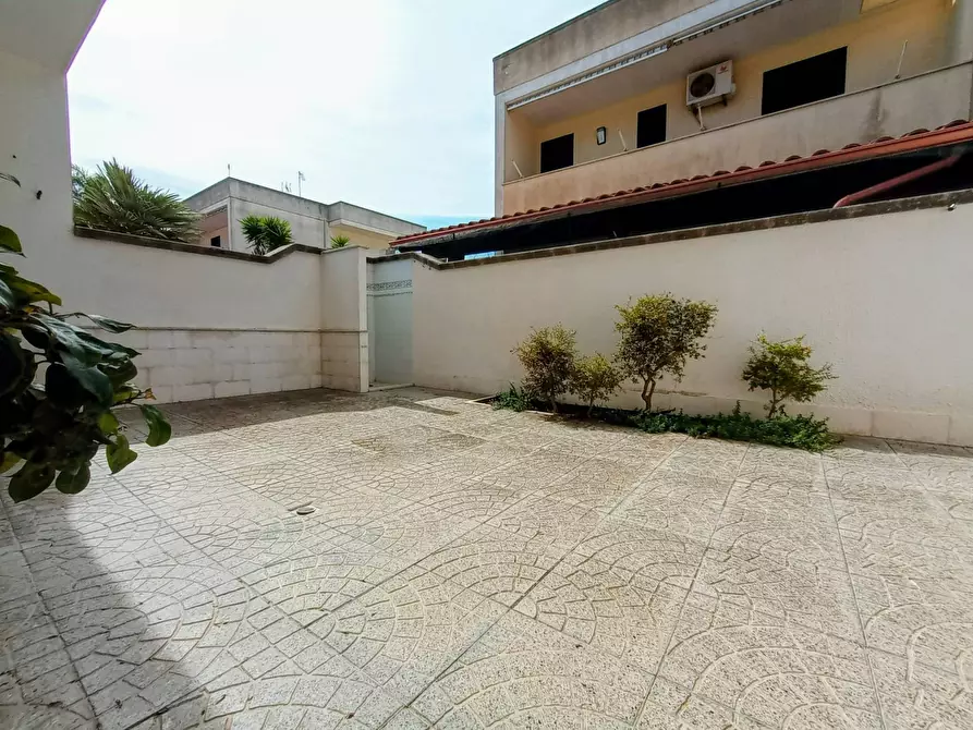 Immagine 15 di Casa semindipendente in vendita  in Via Walter Chiari a Melendugno