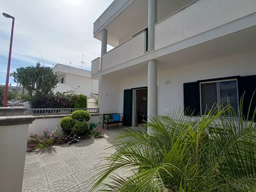 Immagine 5 di Casa semindipendente in vendita  in Via Walter Chiari a Melendugno