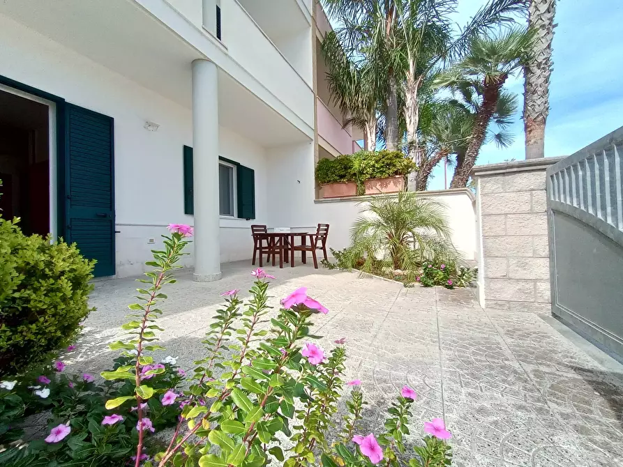 Immagine 1 di Casa semindipendente in vendita  in Via Walter Chiari a Melendugno