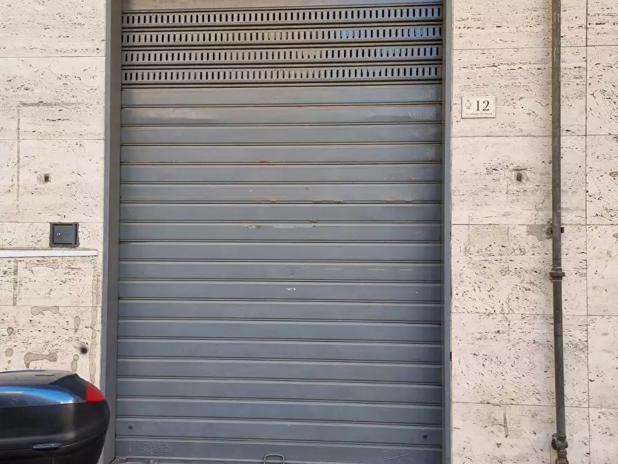 Immagine 1 di Locale commerciale in affitto  in via giovanni procida 12 a Angri