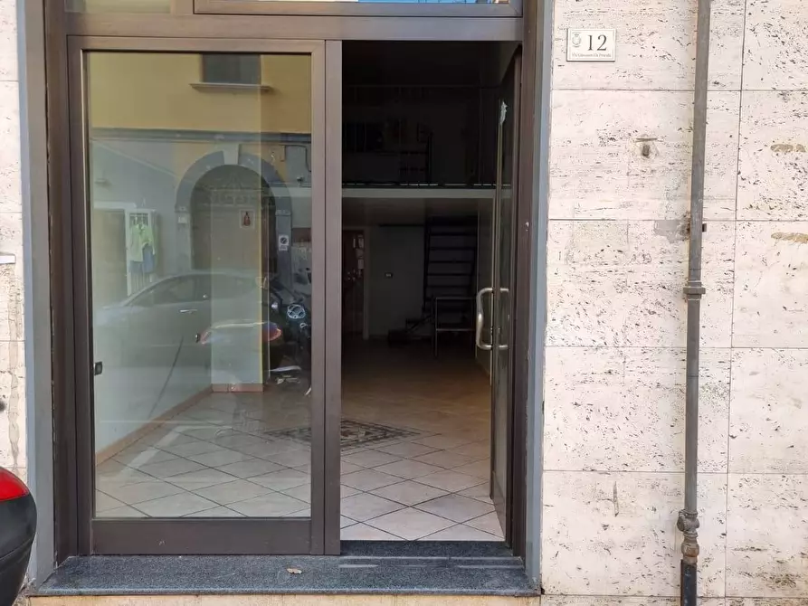 Immagine 3 di Locale commerciale in affitto  in via giovanni procida 12 a Angri