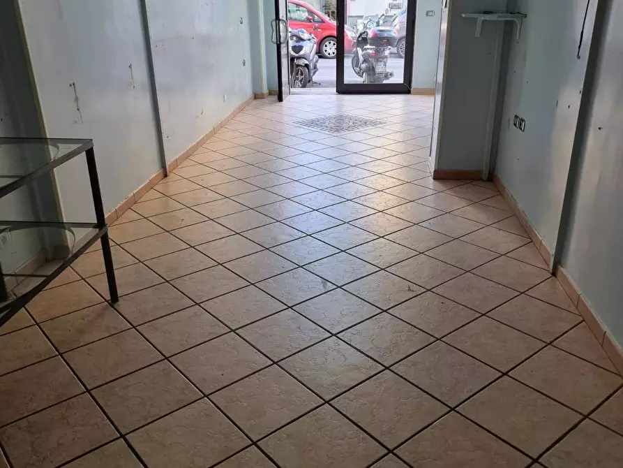 Immagine 4 di Locale commerciale in affitto  in via giovanni procida 12 a Angri