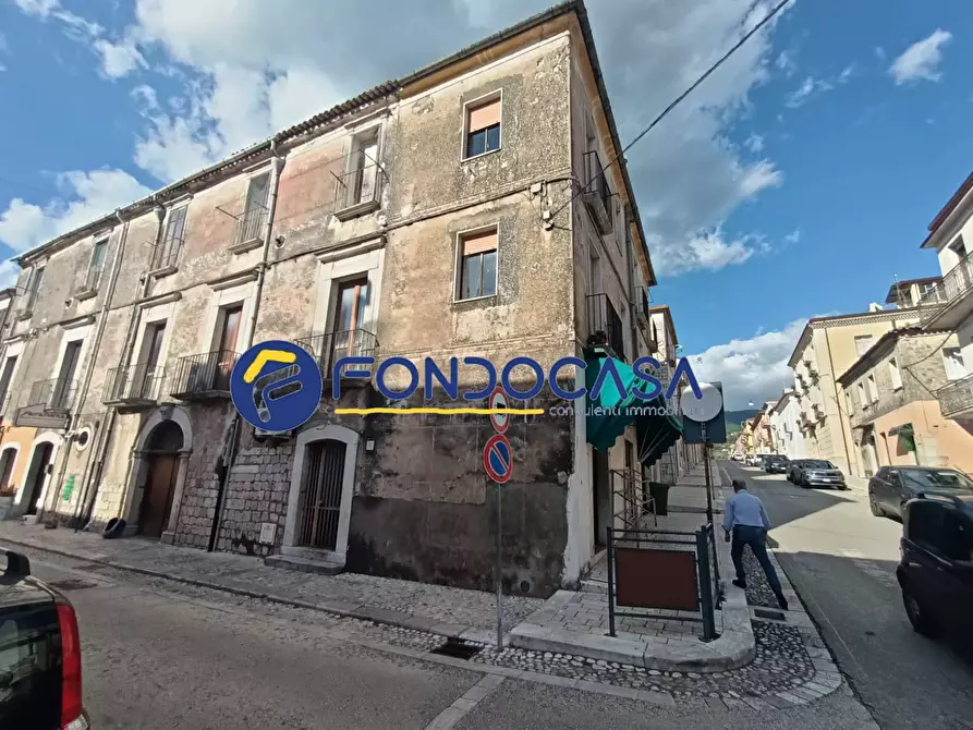 Immagine 4 di Palazzo in vendita  in via roma 10 a Benevento