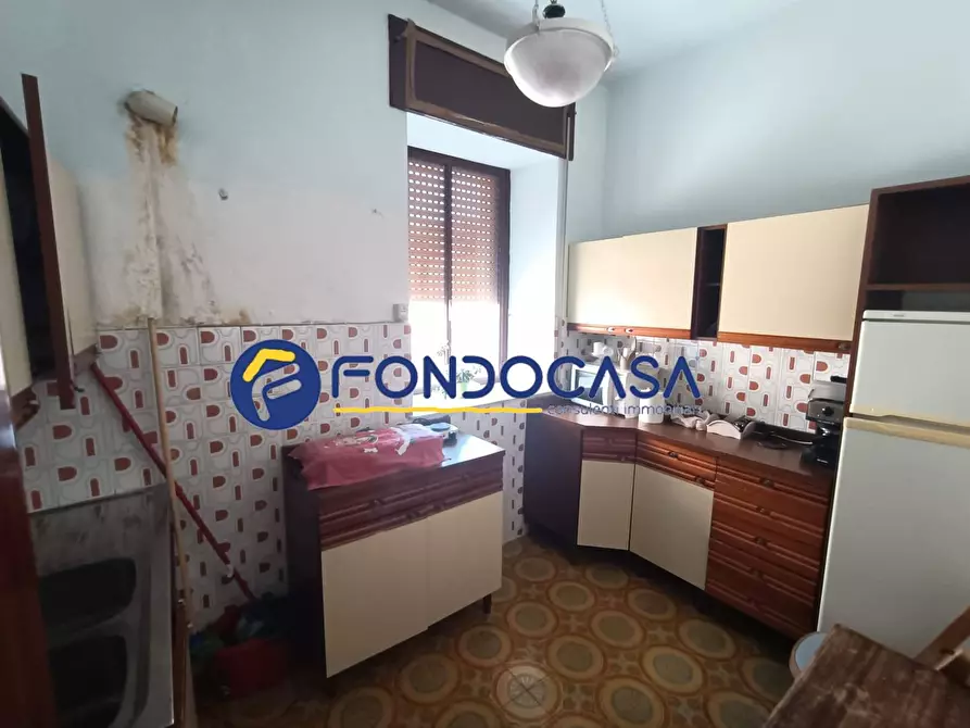 Immagine 17 di Palazzo in vendita  in via roma 10 a Benevento