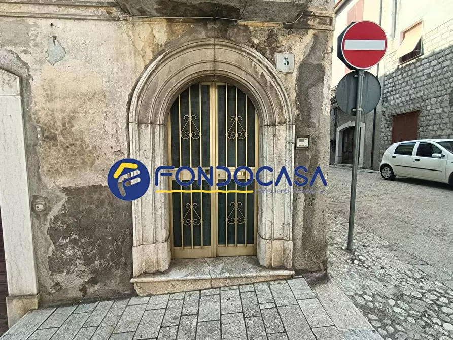 Immagine 21 di Palazzo in vendita  in via roma 10 a Benevento