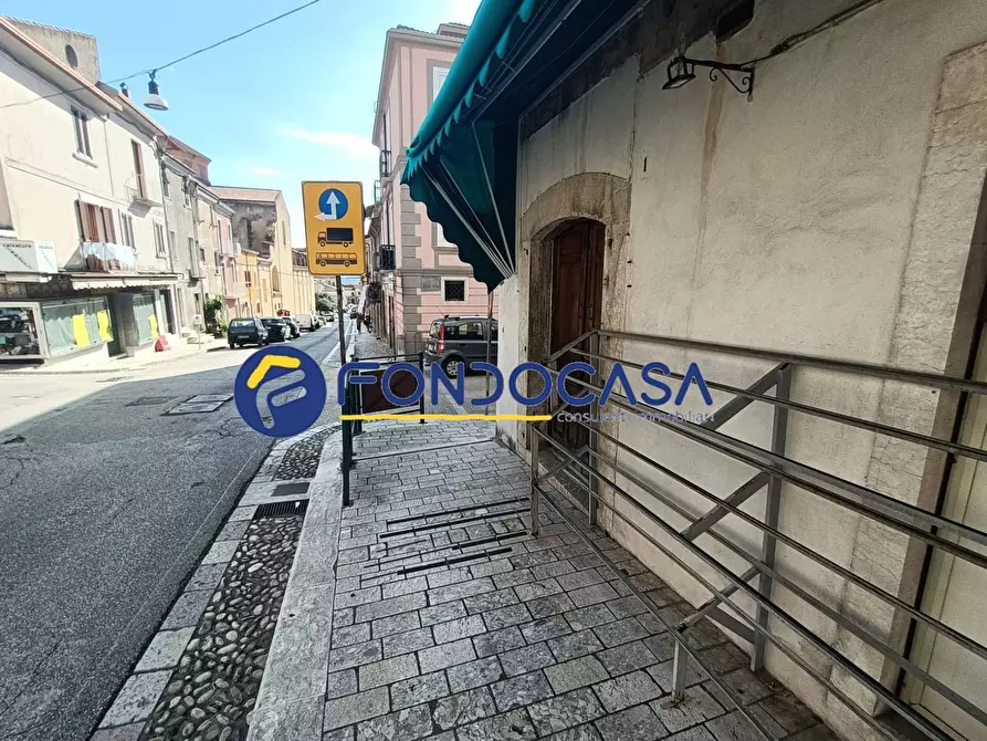 Immagine 22 di Palazzo in vendita  in via roma 10 a Benevento