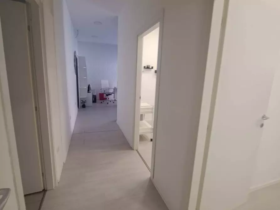 Immagine 3 di Attività commerciale in vendita  a Marigliano