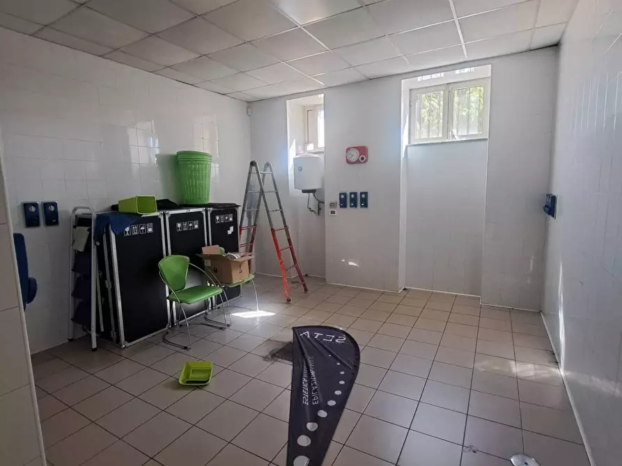 Immagine 6 di Attività commerciale in vendita  a Marigliano