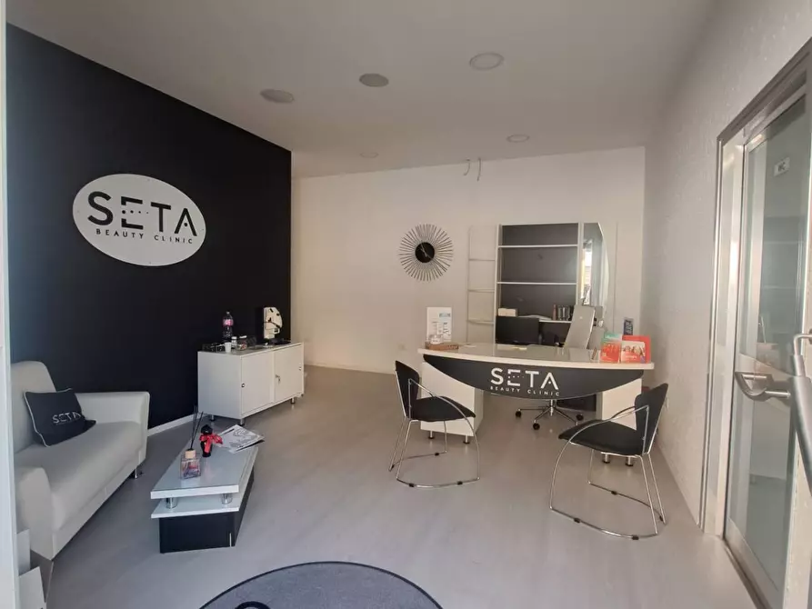 Immagine 2 di Attività commerciale in vendita  a Marigliano