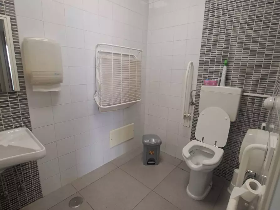 Immagine 9 di Attività commerciale in vendita  a Marigliano