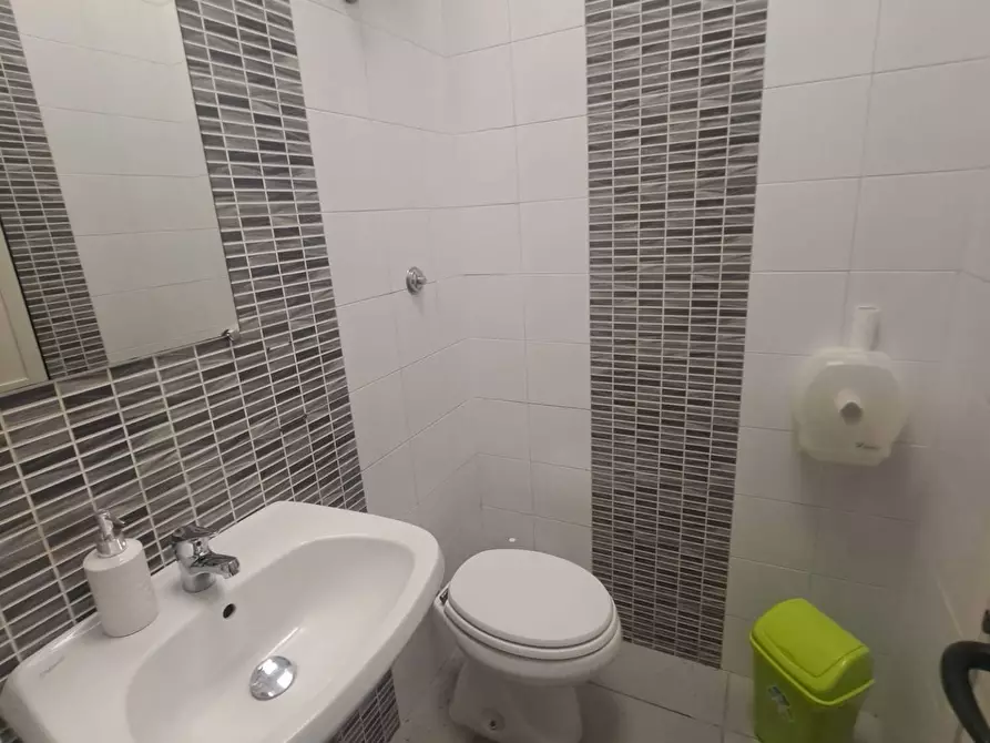 Immagine 10 di Attività commerciale in vendita  a Marigliano