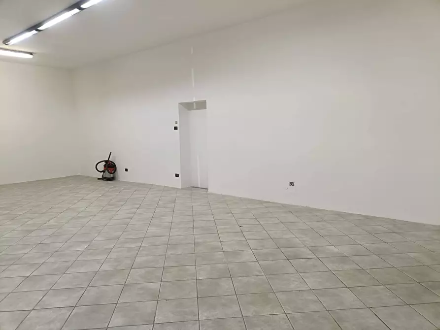 Immagine 5 di Attività commerciale in affitto  in VIA STARZA 18 a Angri