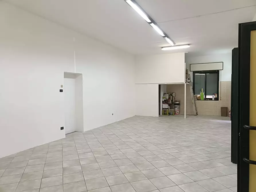 Immagine 6 di Attività commerciale in affitto  in VIA STARZA 18 a Angri