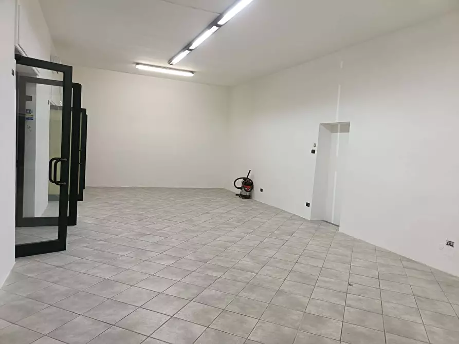 Immagine 7 di Attività commerciale in affitto  in VIA STARZA 18 a Angri