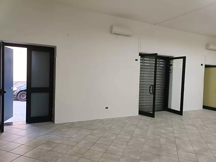 Immagine 10 di Attività commerciale in affitto  in VIA STARZA 18 a Angri