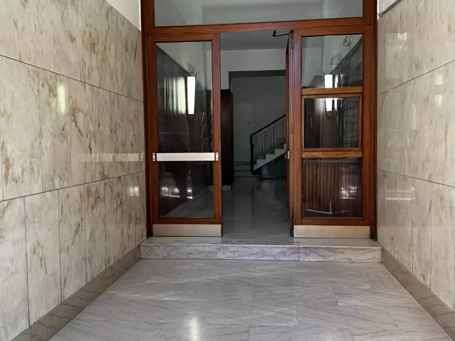 Immagine 6 di Appartamento in vendita  in Corso Vittorio Emanuele 172 a Salerno