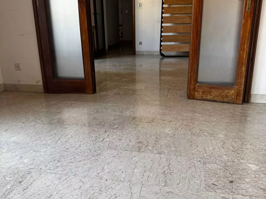 Immagine 14 di Appartamento in vendita  in Corso Vittorio Emanuele 172 a Salerno