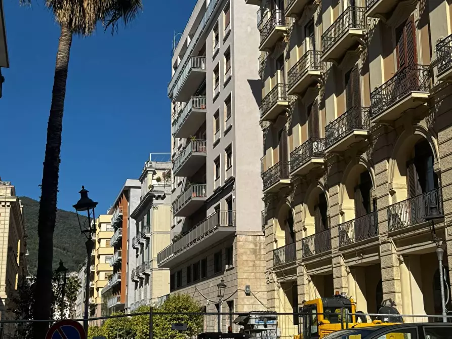 Immagine 3 di Appartamento in vendita  in Corso Vittorio Emanuele 172 a Salerno