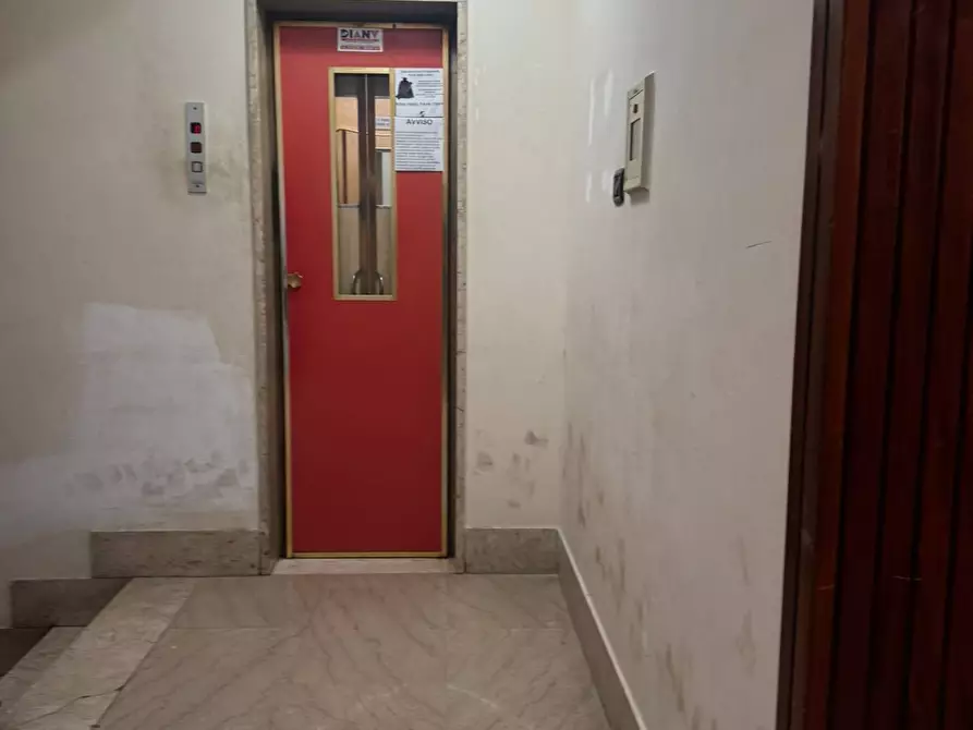 Immagine 7 di Appartamento in vendita  in Corso Vittorio Emanuele 172 a Salerno