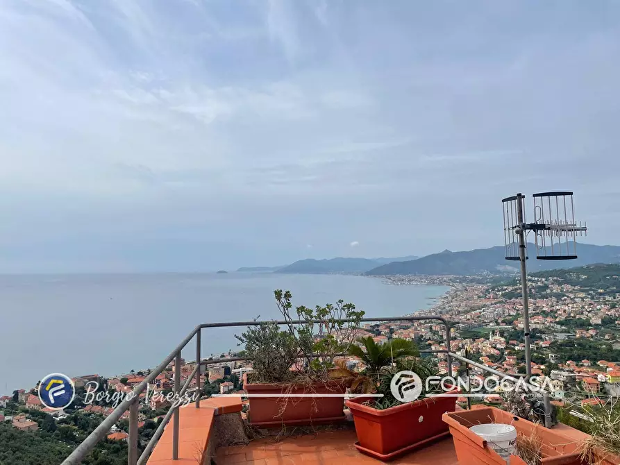 Immagine 1 di Appartamento in vendita  a Borgio Verezzi