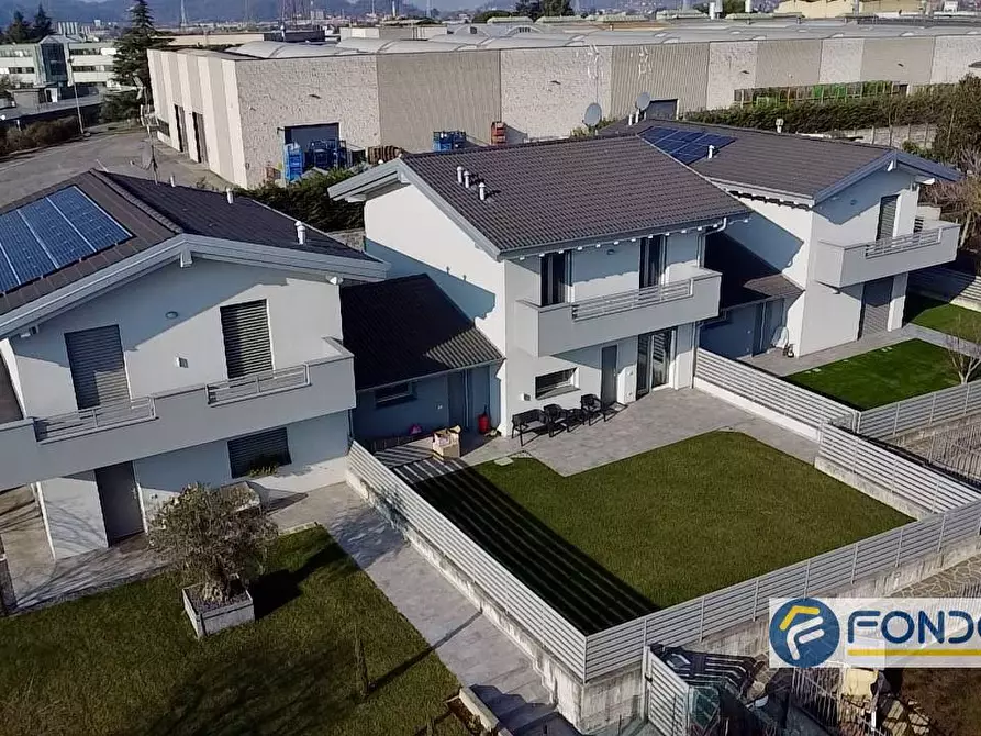 Immagine 3 di Villa in vendita  a Palazzolo Sull'oglio