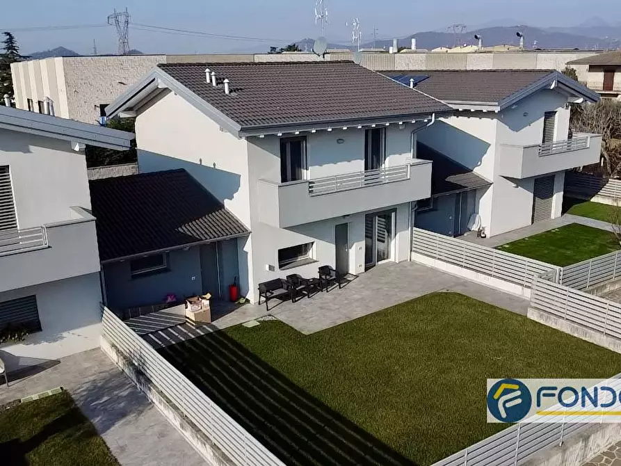 Immagine 4 di Villa in vendita  a Palazzolo Sull'oglio