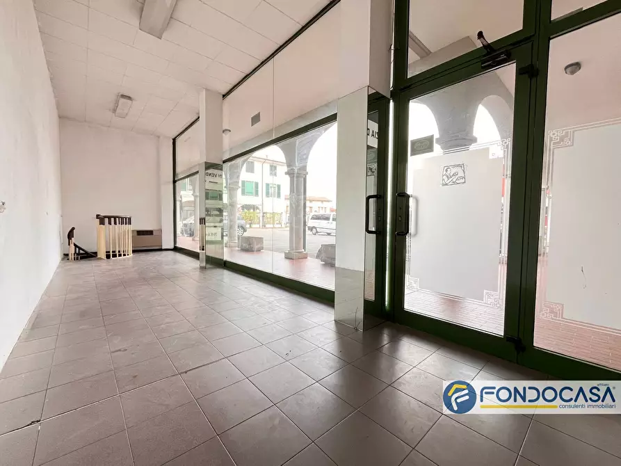 Immagine 3 di Locale commerciale in vendita  in ospitaletto a Ospitaletto