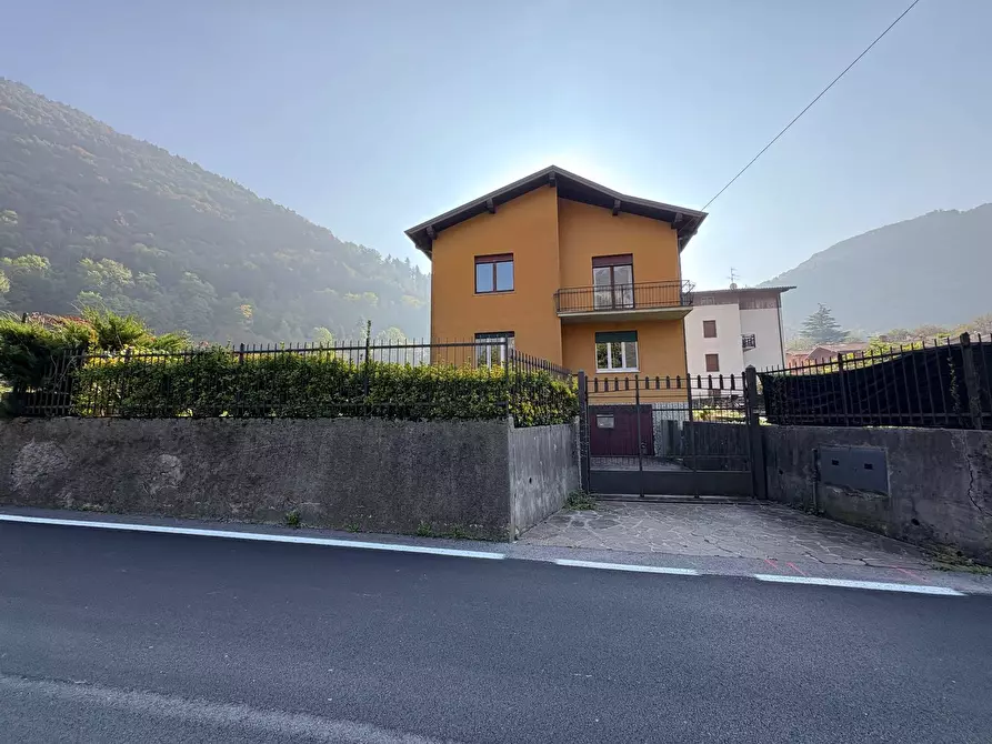 Immagine 2 di Casa indipendente in vendita  in via Mazzini a Ardesio