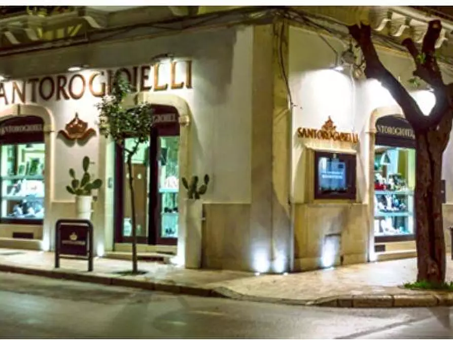 Immagine 1 di Locale commerciale in vendita  in santa maria in campitelli 31 a Grottaglie