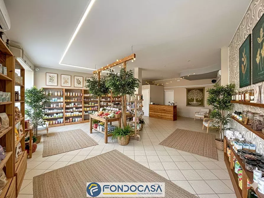 Immagine 6 di Locale commerciale in vendita  a Cazzago San Martino