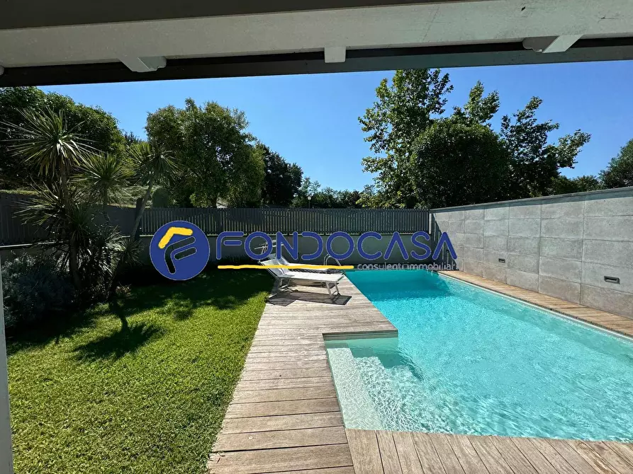 Immagine 2 di Villa in vendita  in via nazionale 10 a Caserta