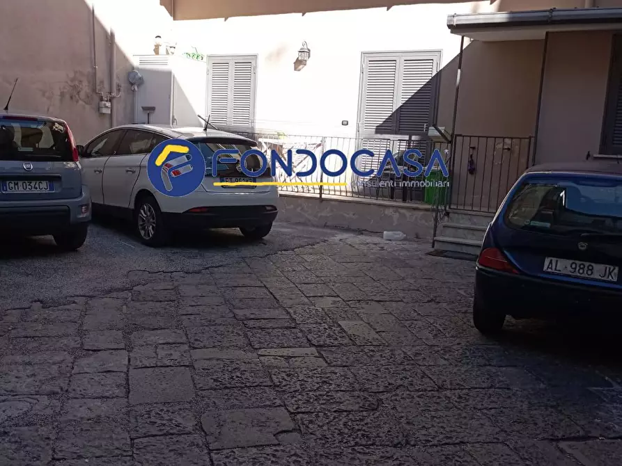 Immagine 2 di Palazzo in vendita  in via napoli 10 a Quarto