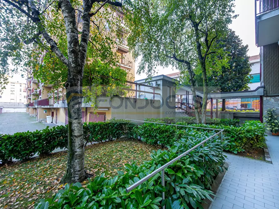 Immagine 30 di Appartamento in vendita  in Via Bolama 18 a Milano